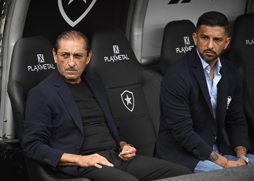 Emiliano Díaz exige cuidado, porém elogia equipe do Corinthians