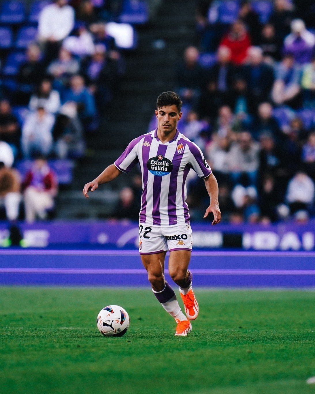 São Paulo sonda lateral-direito Lucas Rosa, do Valladolid