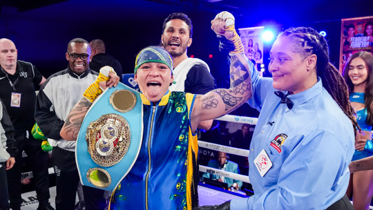Bia Ferreira vence lutadora argentina e mantém título mundial de boxe