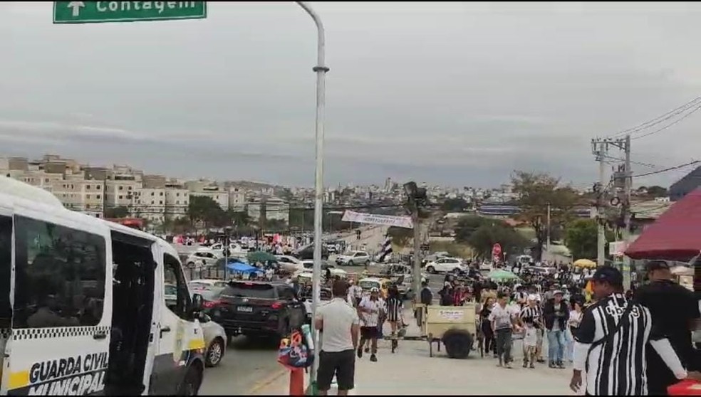 Chegada de torcedores à Arena MRV — Foto: Dannyellen Paiva