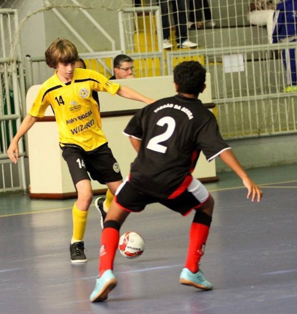 Hoje na Inter de Milão, ex-Corinthians começou no futsal em Campinas com apelido de Lugano