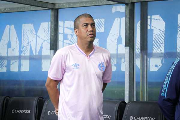 Auxiliar do Grêmio Analisa Controle em Vitória e Explica Soteldo no Banco