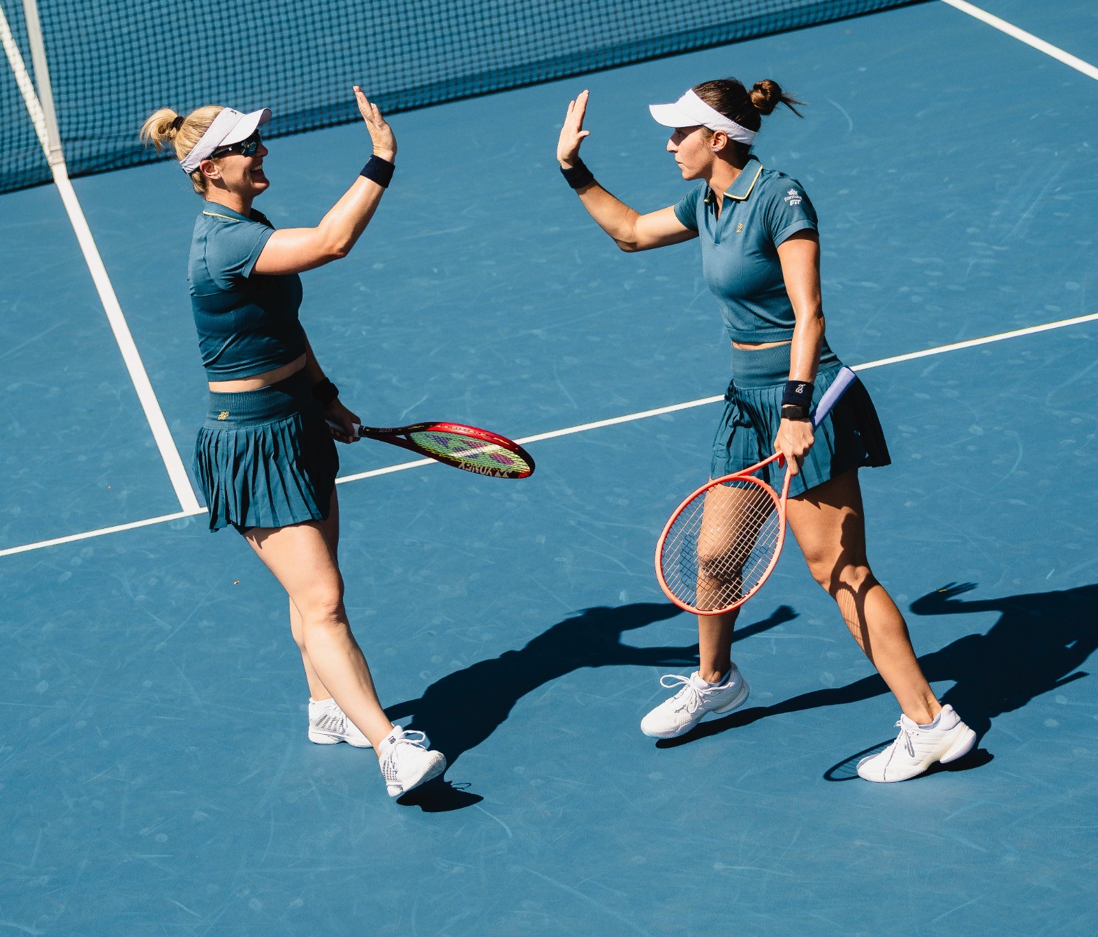 Luisa Stefani e Gabriela Dabrowski vencem pela 37ª vez na temporada e estão nas oitavas do US Open