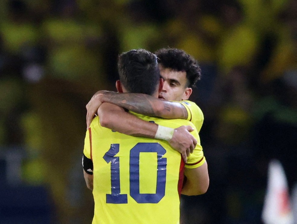 Luis Díaz e James Rodríguez comemoram gol da Colômbia contra o Brasil — Foto: Luisa Gonzalez/Reuters