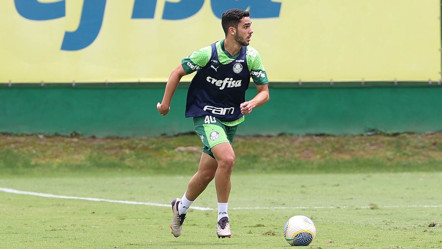Figueiredo, promessa do Palmeiras, se lesiona no ligamento do joelho.