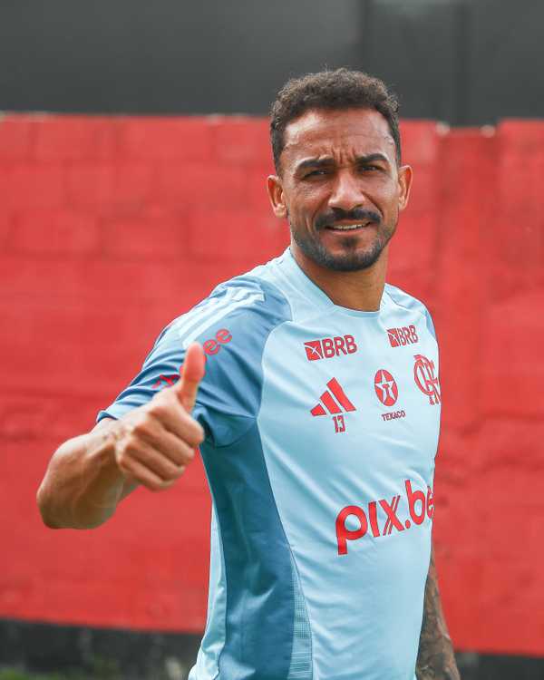 Flamengo terá De la Cruz e Arrascaeta de volta em possível formação com três zagueiros