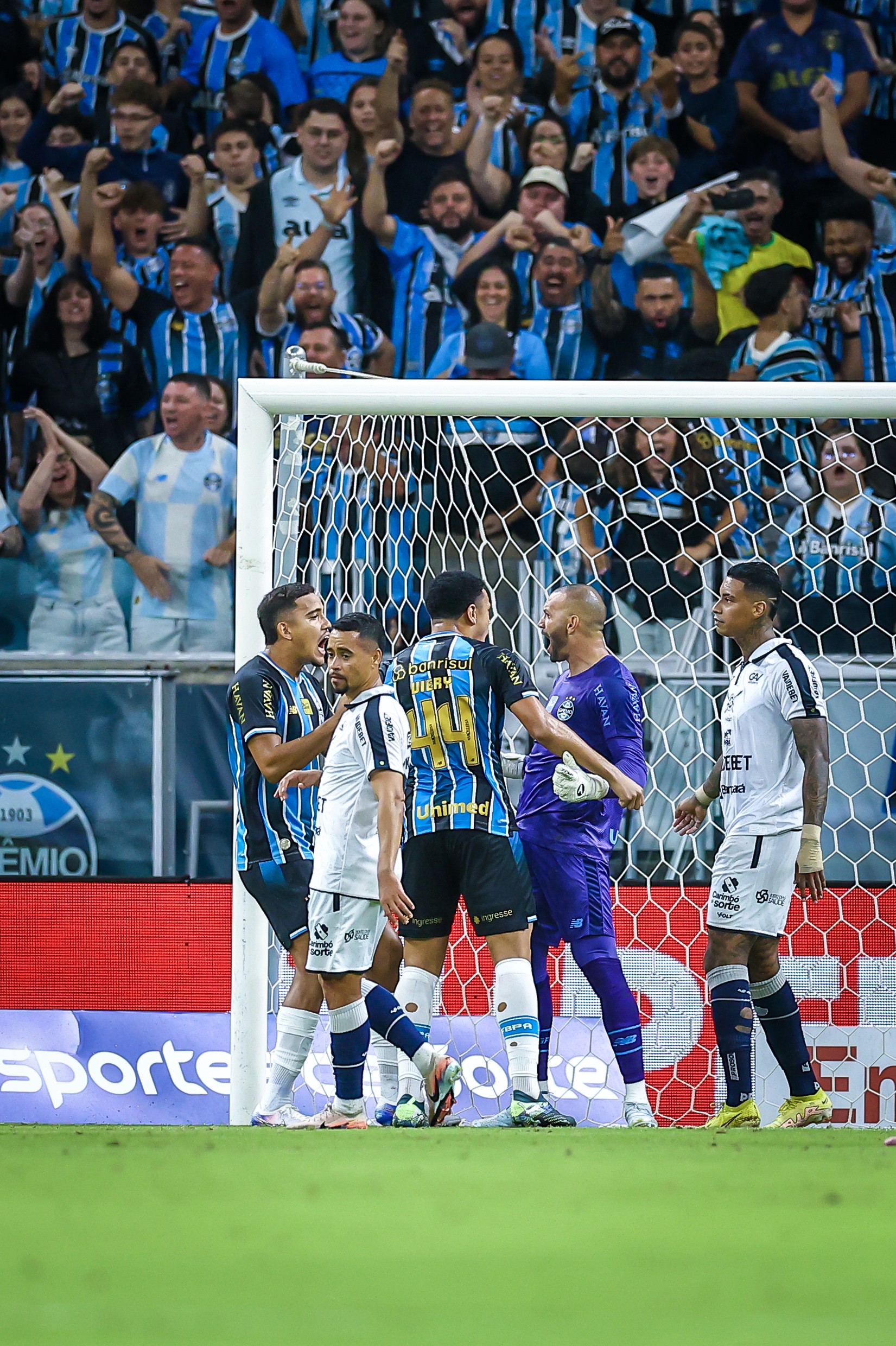Grêmio atinge 5 jogos sem sofrer gol antes de encarar o melhor ataque | Ge