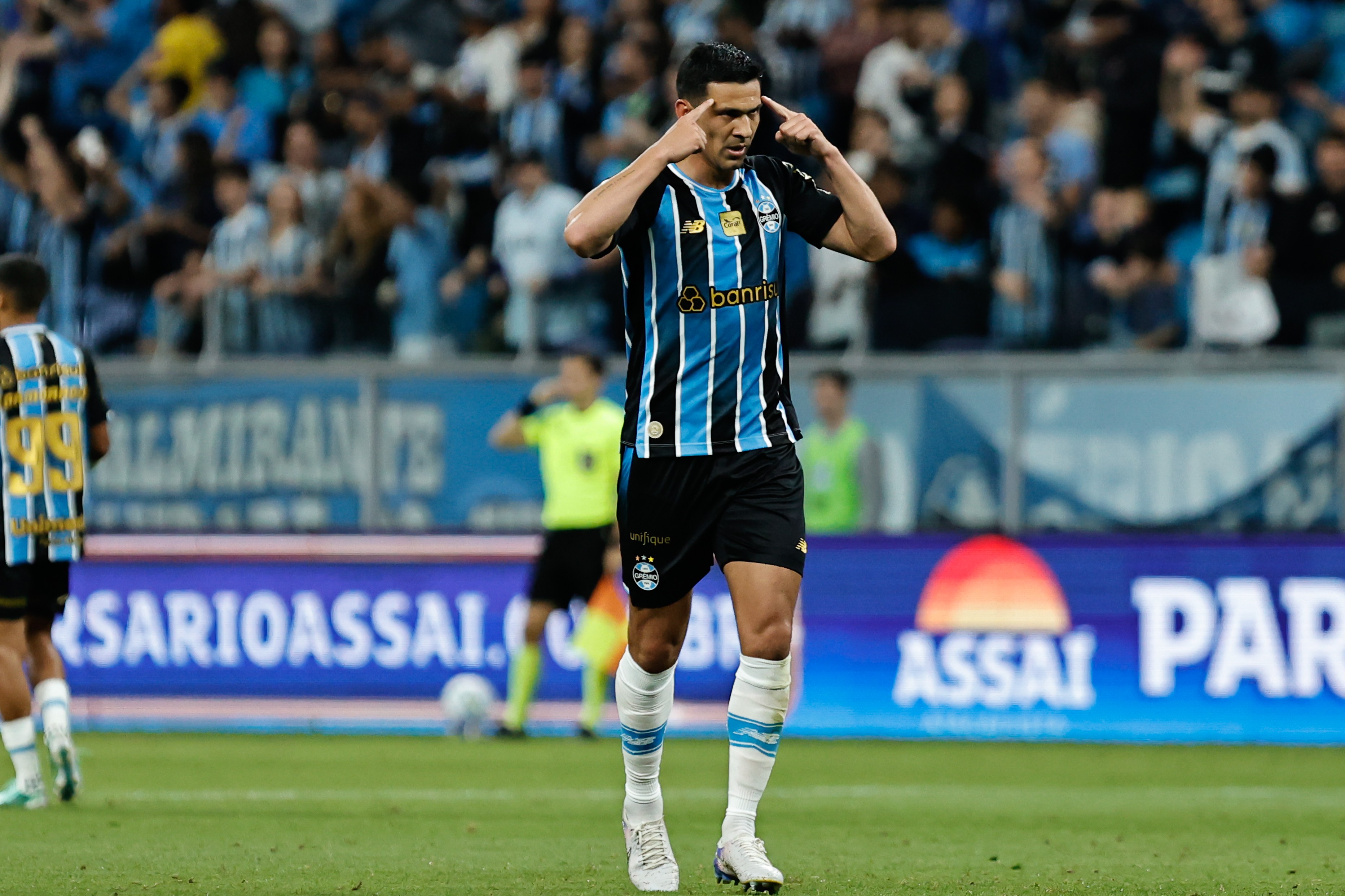 Atuações do Grêmio: goleiro e zagueiro são os melhores na vitória sobre o Athletico; dê suas notas
