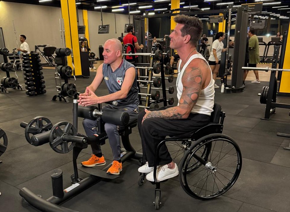 Padre Gean Medeiros em entrevista a Fernando Fernandes — Foto: Erica Hideshima