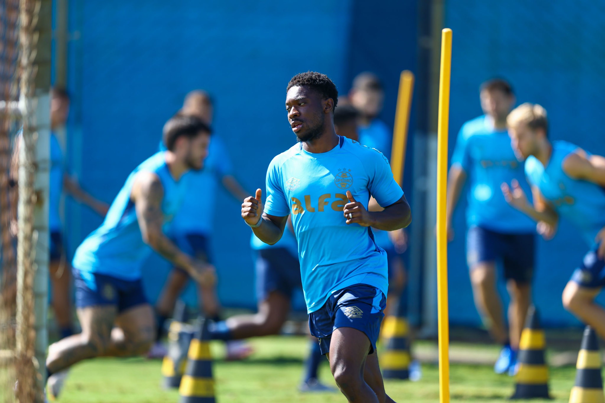 Grêmio: Comunicação Multilíngue na Integração de Estrangeiros no Time