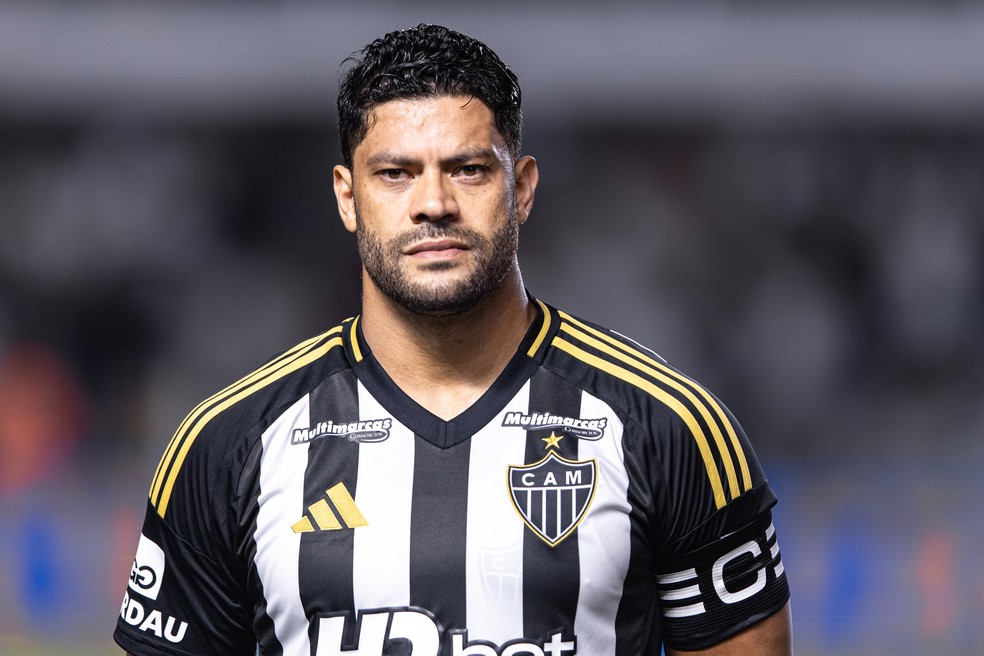 Fluminense reavalia mercado em busca de novo centroavante após impasse com Hulk
