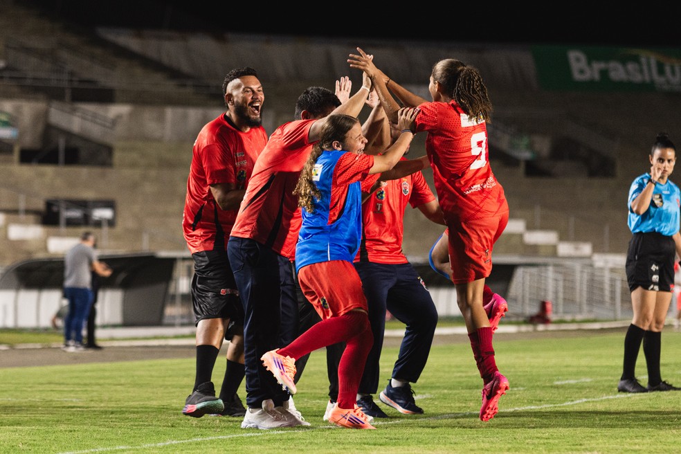 Mixto conquista o bi do Paraibano Sub-17 e mantém hegemonia no futebol feminino — Foto: R2 Creative