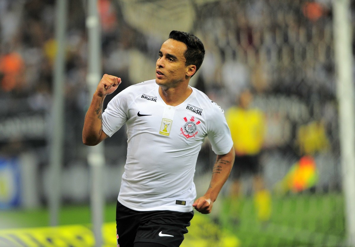 Ex-Athletico, Corinthians e São Paulo, meia Jadson anuncia ...