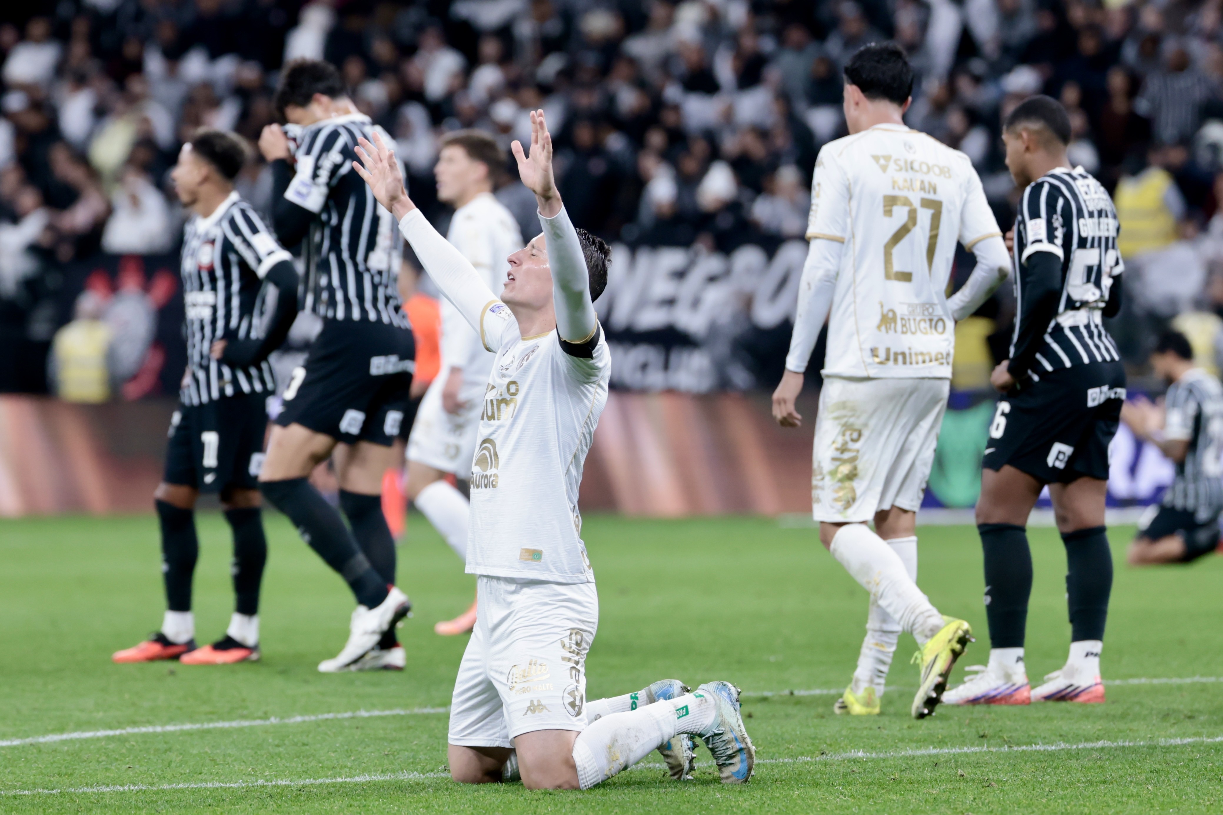 Chapecoense vence o corinthians pela primeira vez na neo química arena