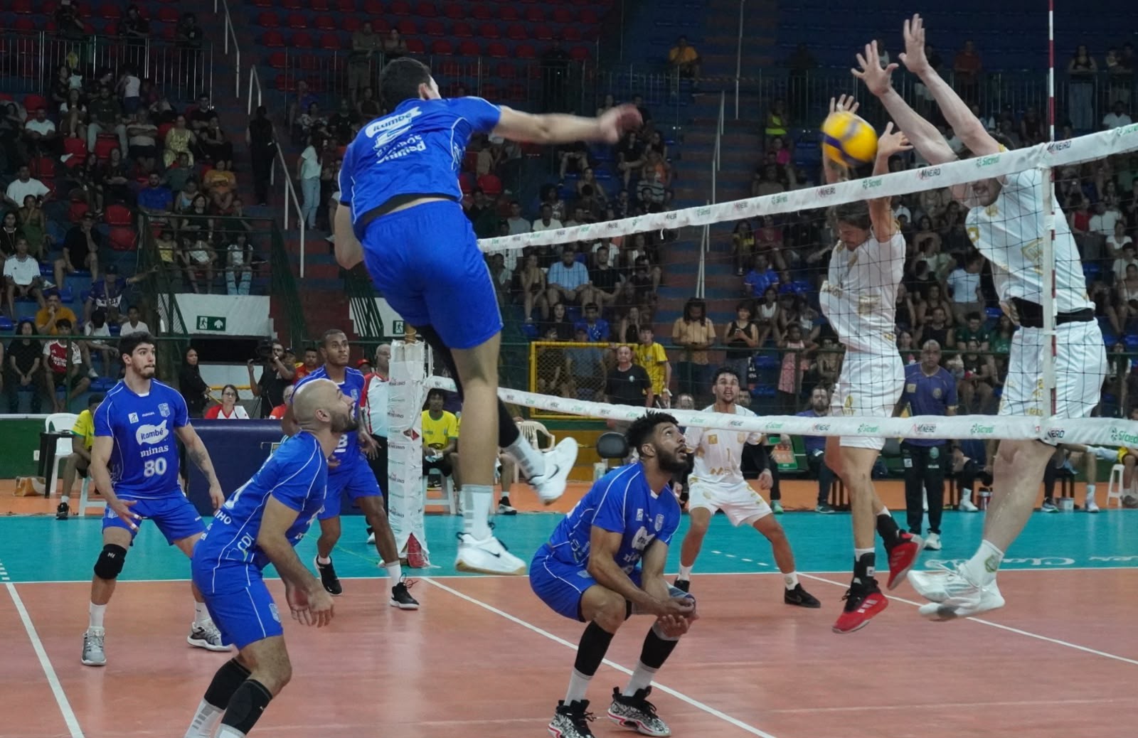 Montes Claros Vôlei perde para o Minas por 3 sets a 0