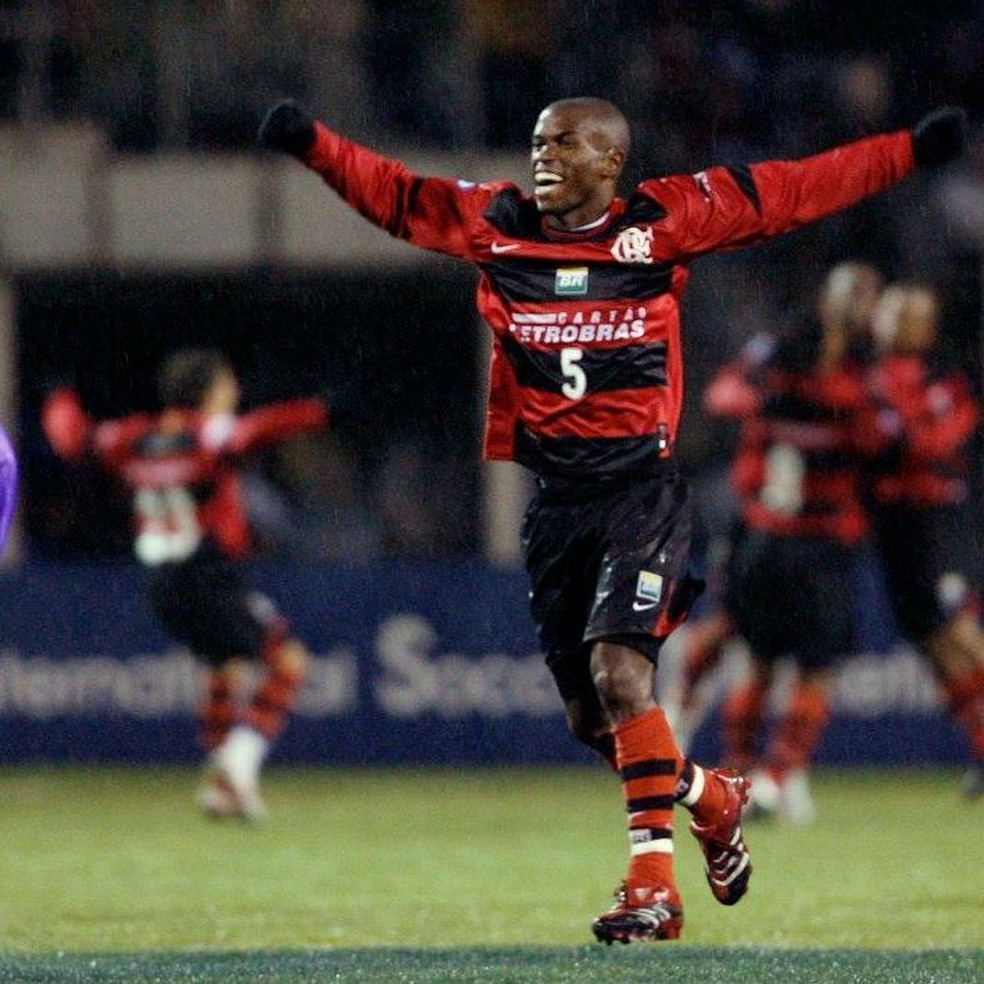 Paulinho foi titular do Flamengo na Libertadores de 2007 — Foto: Reprodução/Facebook