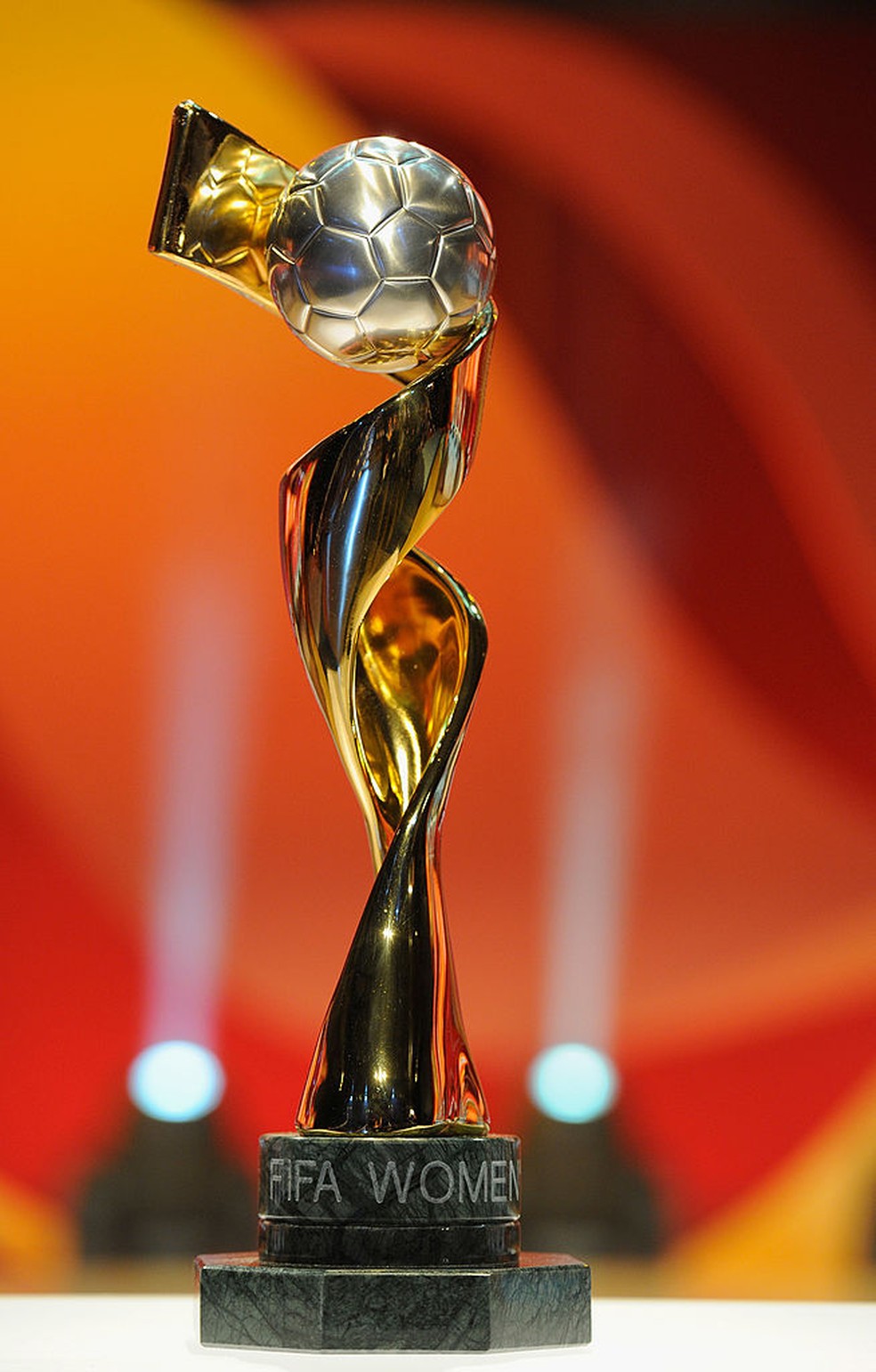 Taça da Copa do Mundo Feminina: como é, peso, história e mais, copa do mundo  feminina
