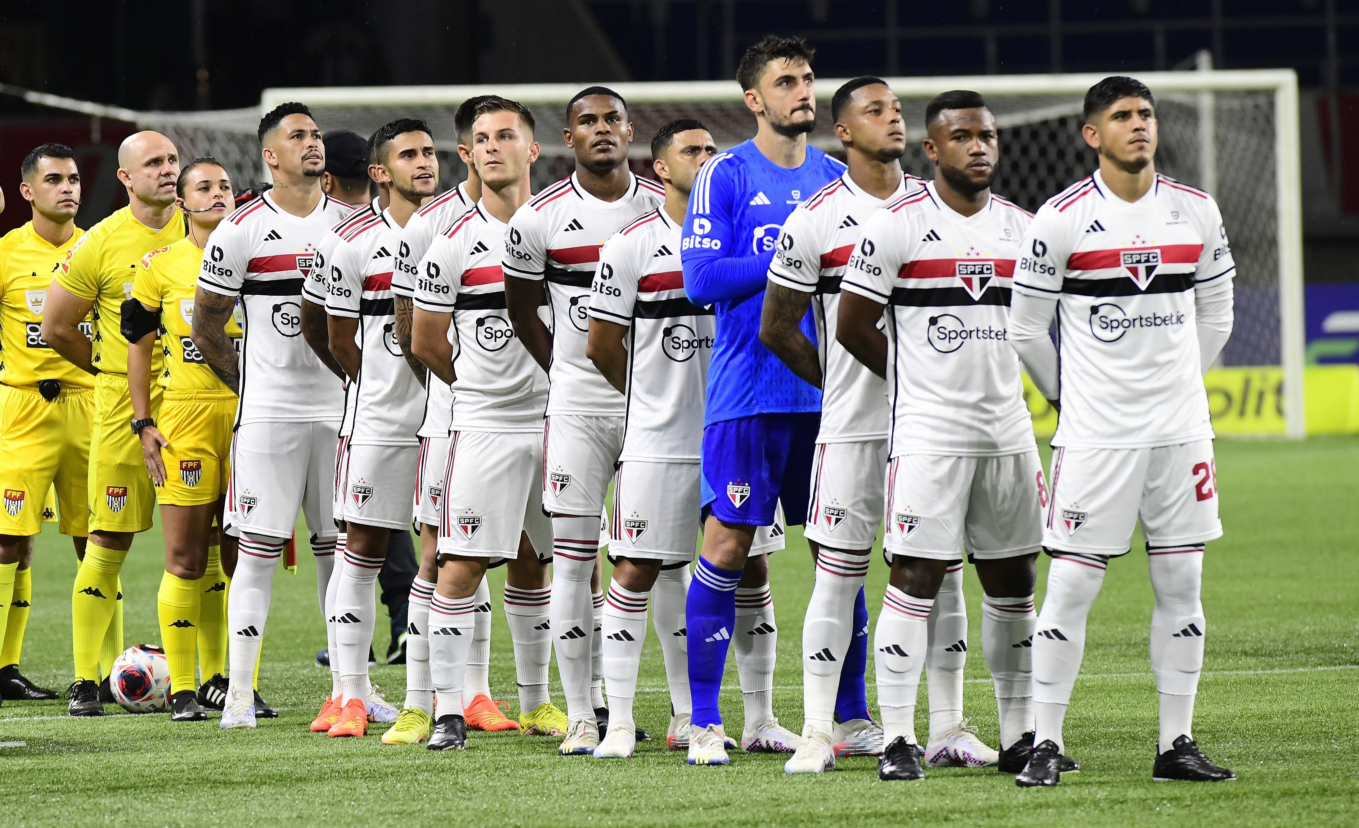 Rafael não esconde frustração após eliminação do São Paulo ...
