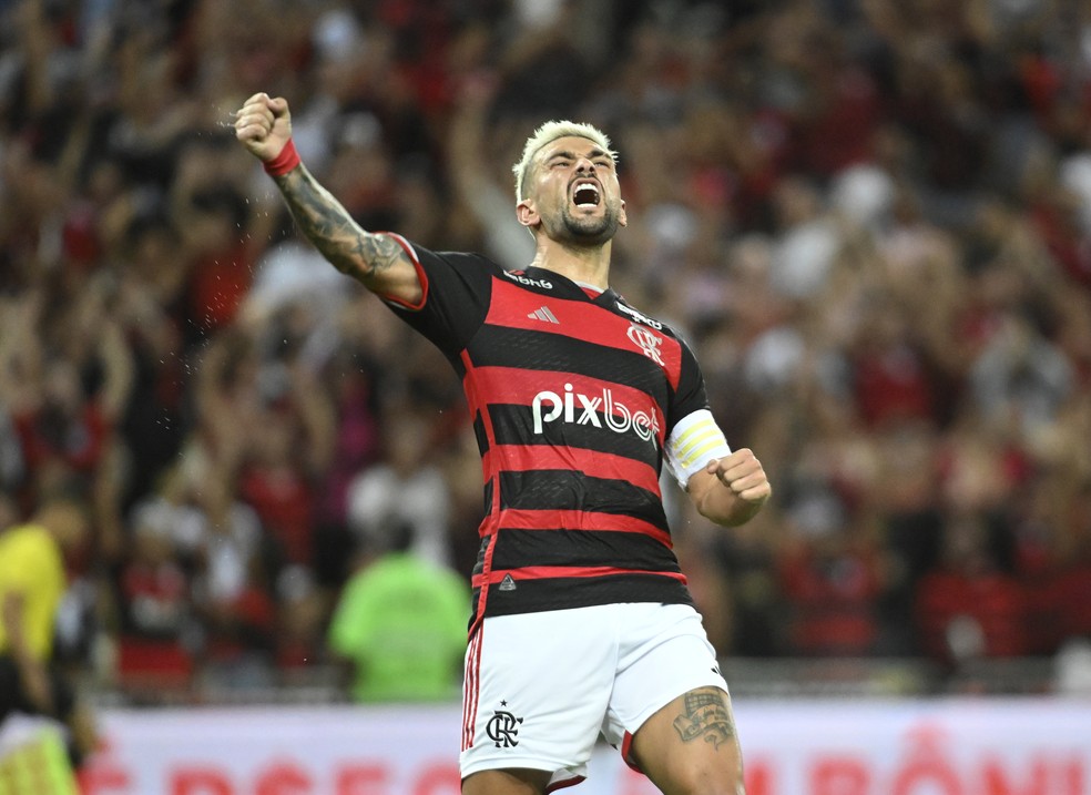 Arrasceta marca o terceiro gol do Flamengo em goleada para cima do Boavista, pela nona rodada do Carioca — Foto: André Durão