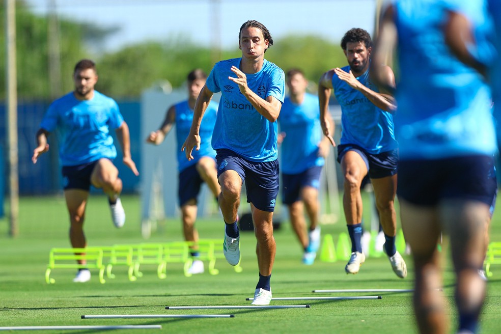 Geromel e Diego Costa em treino do Grêmio — Foto: Rodrigo Fatturi/Grêmio