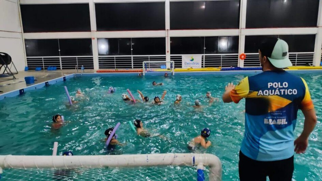 FOTOS: Polo aquático? Jogo da Copinha em campo 'inundado' viraliza na web