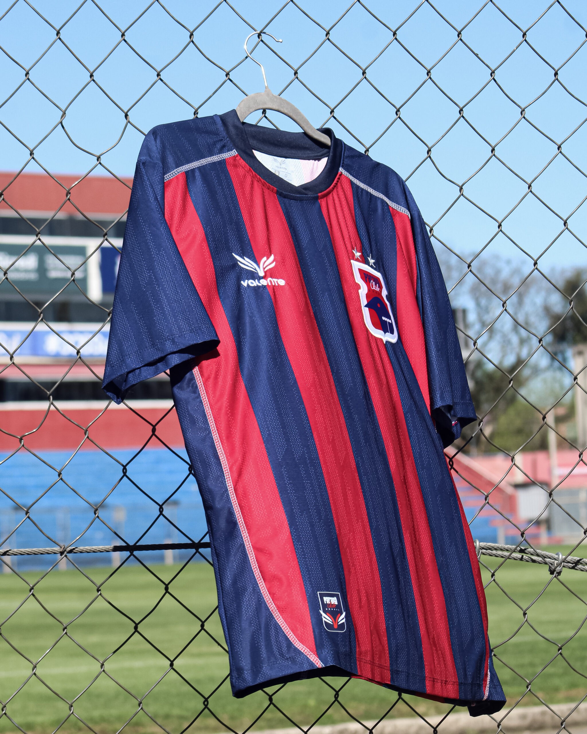 Nova camisa do Paraná Clube resgata tradição e ganha visual mais intenso; veja os detalhes