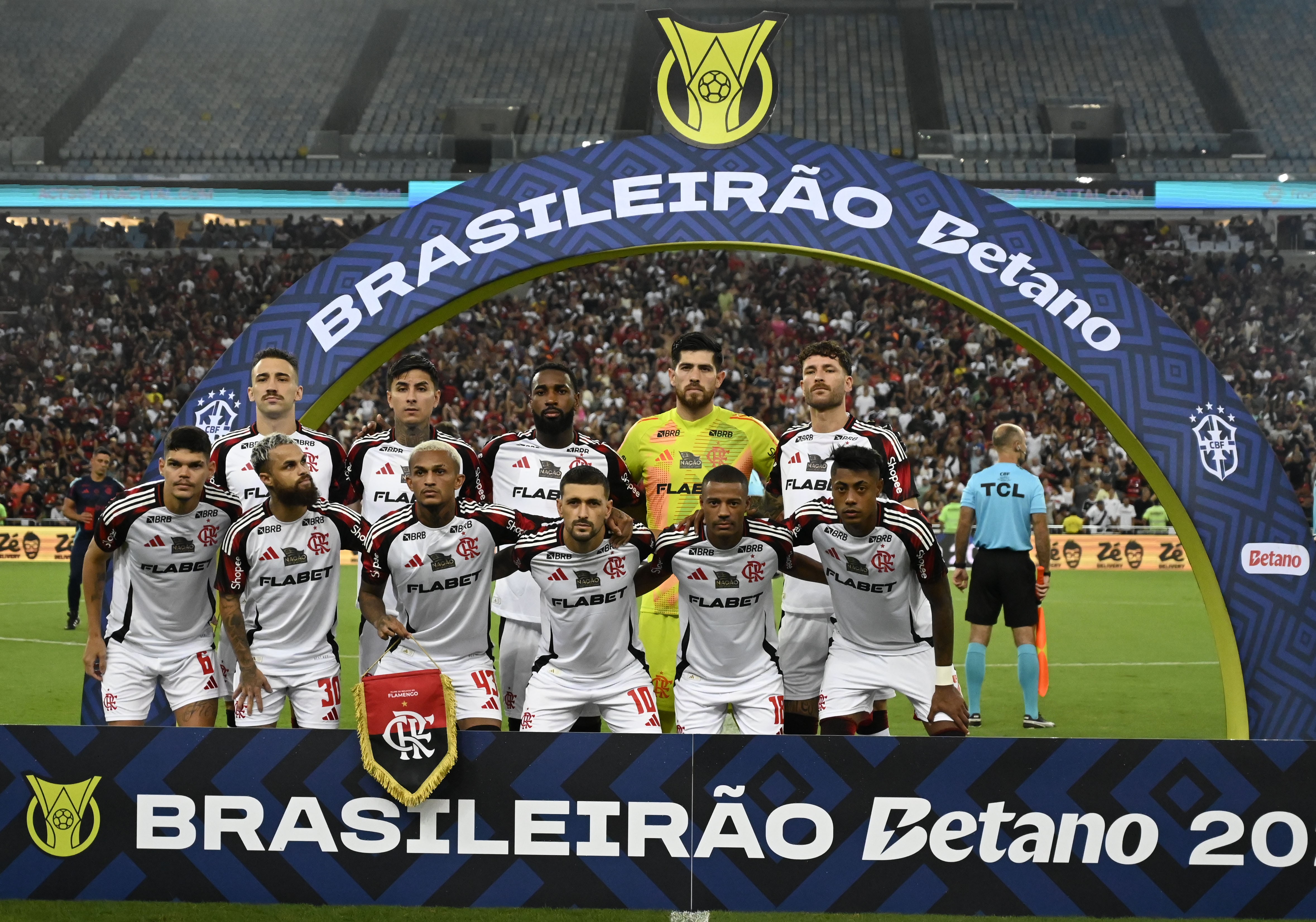Destaque de Gerson e Pulgar no empate do Flamengo contra o Vasco
