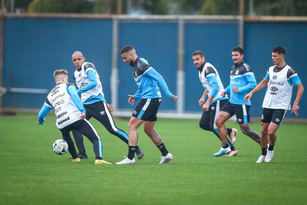 Craque brasileiro treinou com Suárez no Grêmio e jogou na Série C
