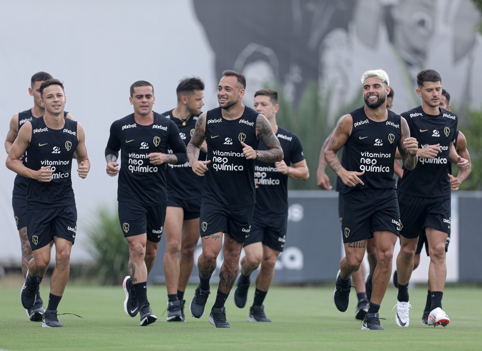 Jogadores do Corinthians em treino no CT Joaquim Grava — Foto: Rodrigo Coca/Agência Corinthians