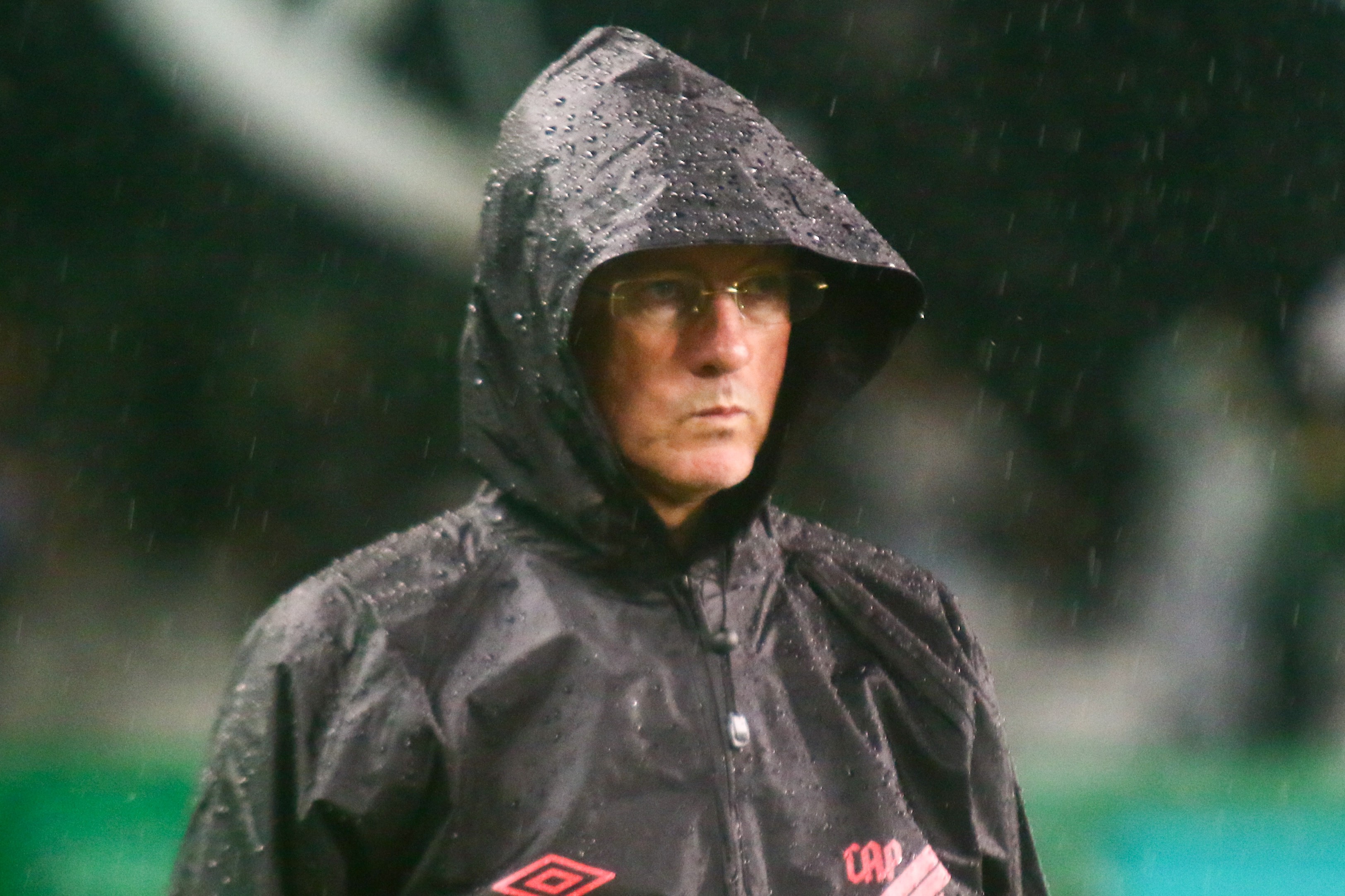 Odair cita frustração por empate do Athletico e detona Athletiba na chuva: "Não teve futebol"