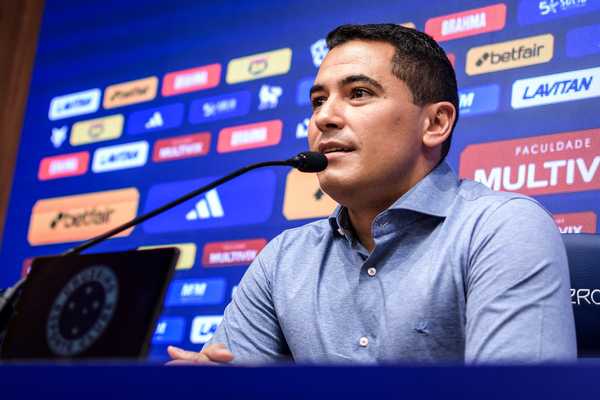 Diretor do Cruzeiro fala sobre dívida do clube em relação aos salários.