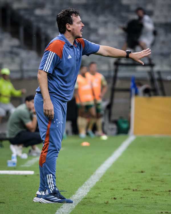 Rendimento de Diniz no Cruzeiro é pior que série de Seabra: resultados lamentáveis