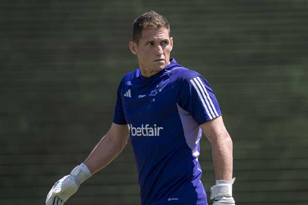 Goleiro Rafael Cabral negocia saída e pode desfalcar Cruzeiro na estreia do Brasileirão