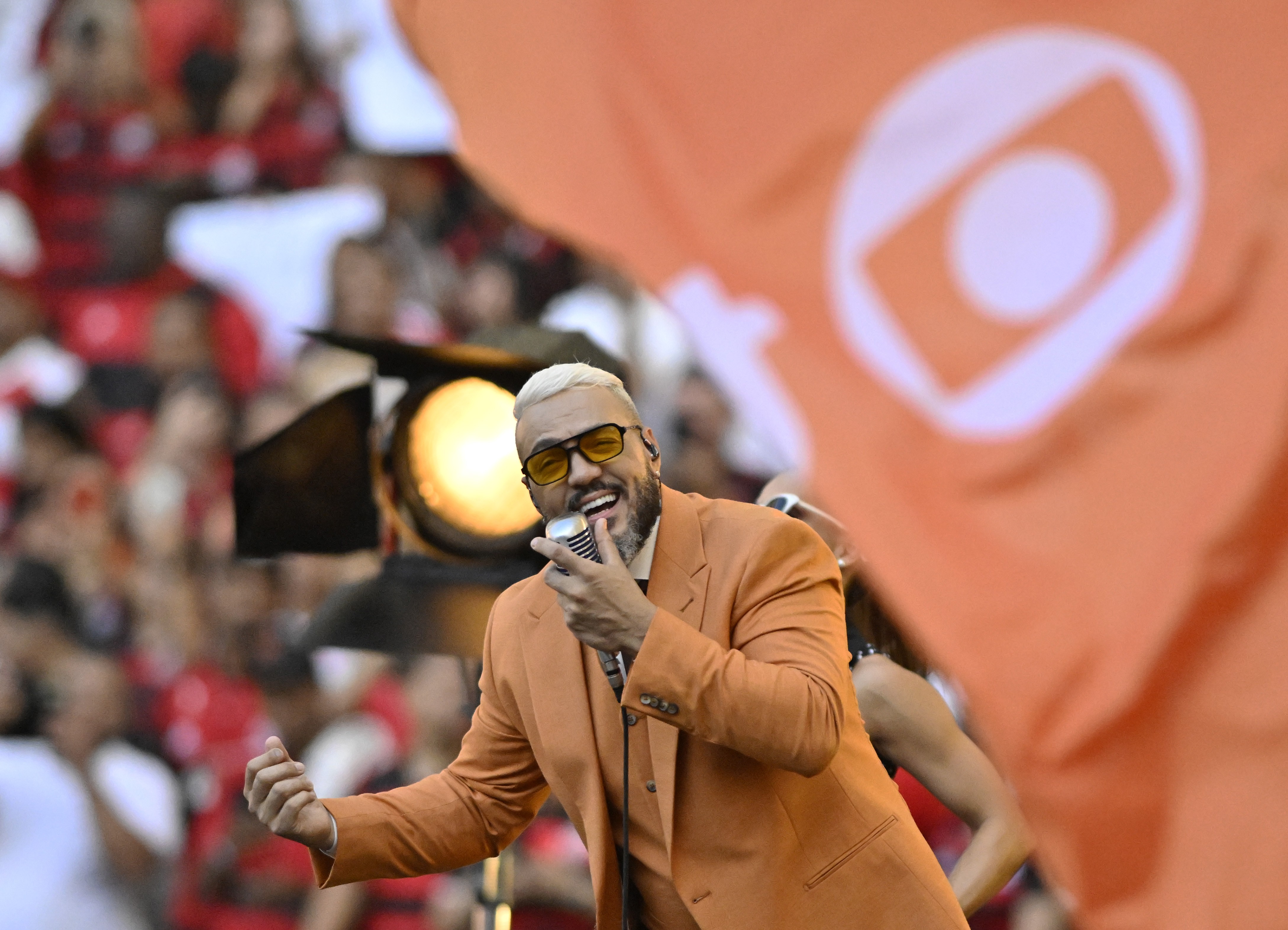Show de Belo agita Maracanã antes de Flamengo x Corinthians pelos 60 anos da Globo.