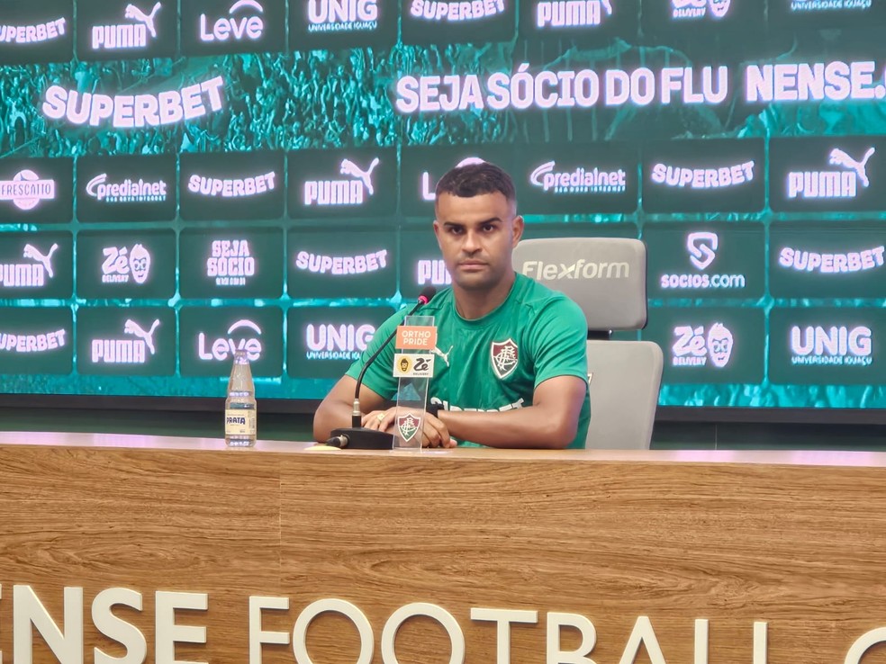 Alisson chega ao Fluminense e promete novas alegrias: "Voltei a sorrir"