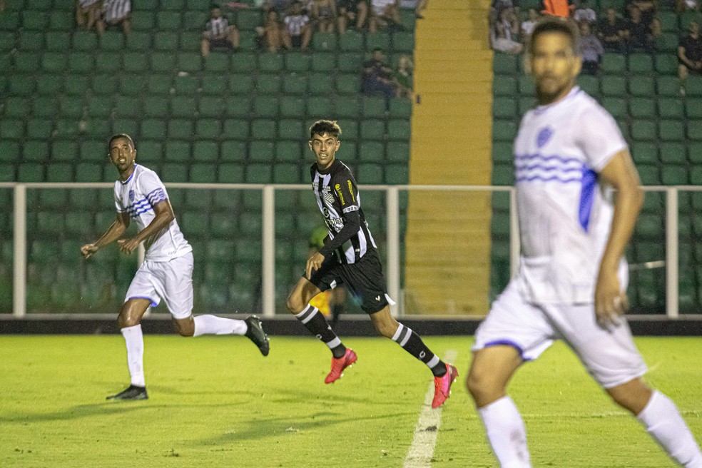 Renan Bernabé tem maior número de gols por minuto pelo Figueirense