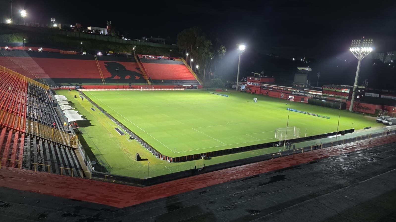 Vitória x Flamengo: onde assistir ao vivo, horário e escalações