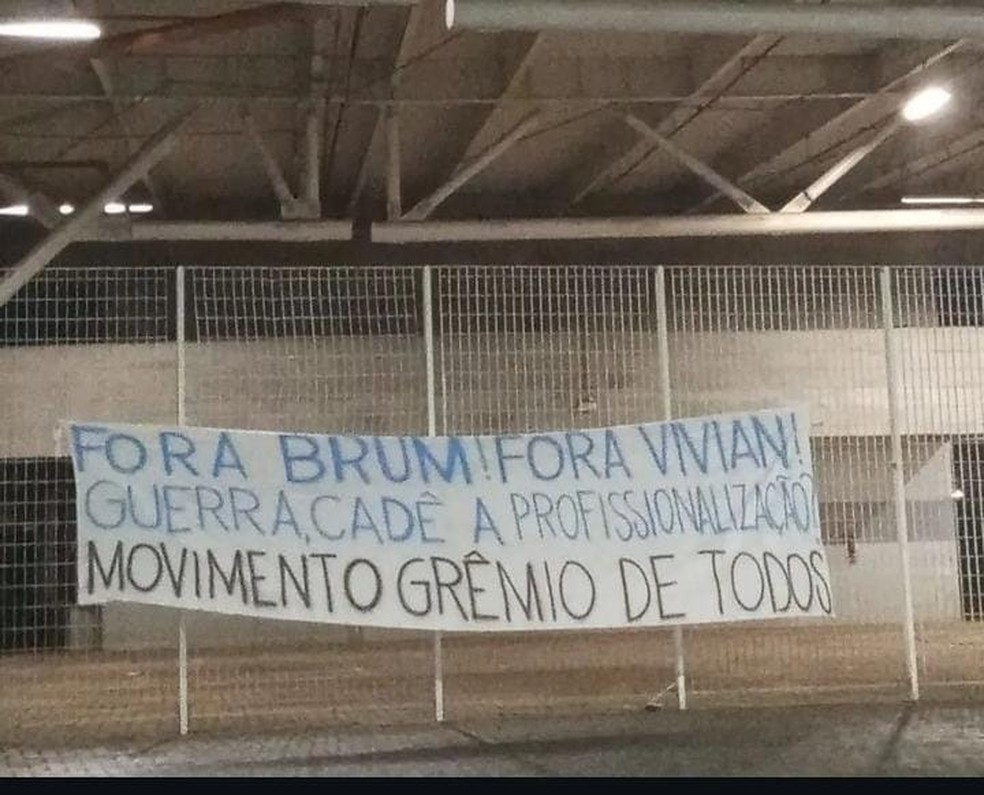 Faixa na Arena do Grêmio
