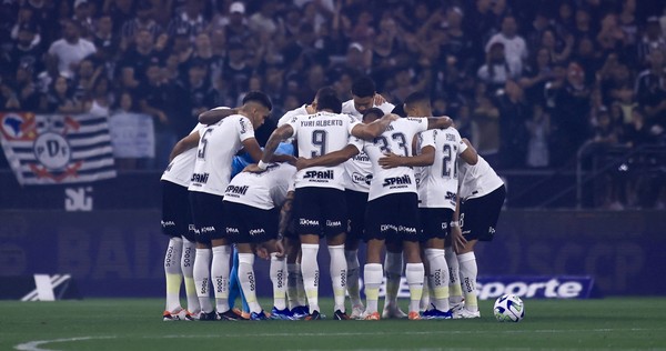 Atuações do Corinthians: laterais erram tudo em empate arrancado à