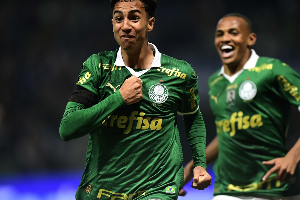 FALA, JOIA! Vitor Reis comenta sobre elenco palmeirense e destaque de Estêvão