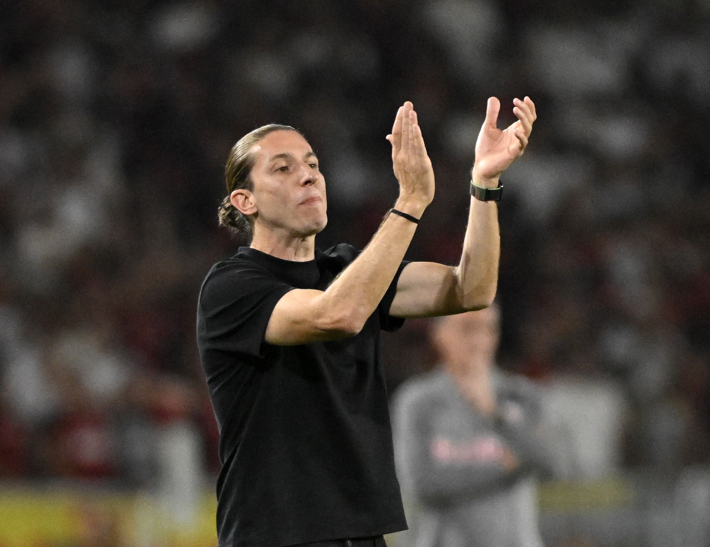 Filipe Luís elogia força mental do Flamengo e pede equilíbrio: 