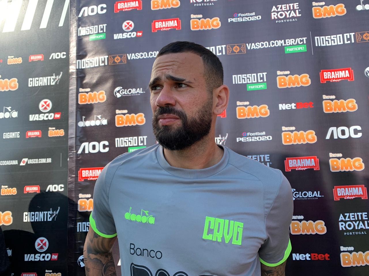 Castan faz eco a Luxa em briga do Vasco contra o Z-4: 