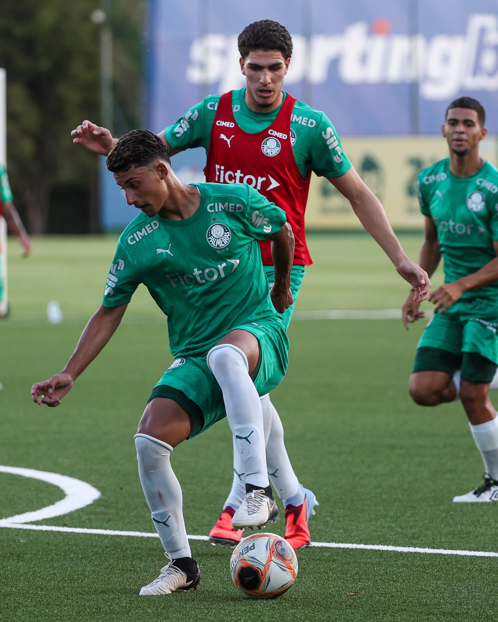 Duelos decisivos: Palmeiras, São Paulo e outros buscam classificação; saiba onde assistir à ação da Copinha!
