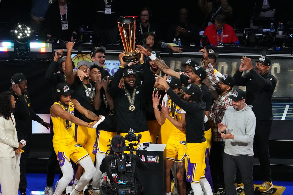 Lakers Brilham na Copa da NBA: Anthony Davis Conduz a Vitória sobre os Pacers  