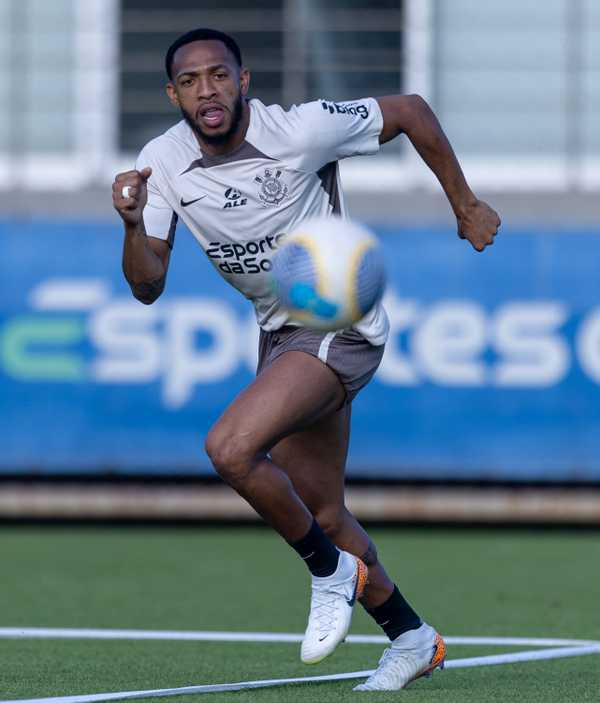 Corinthians recebe reforços de Ramón Díaz para quartas da Copa do Brasil.