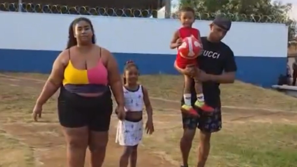 Família homenageia Kevin De Bruyne — batizam filhos