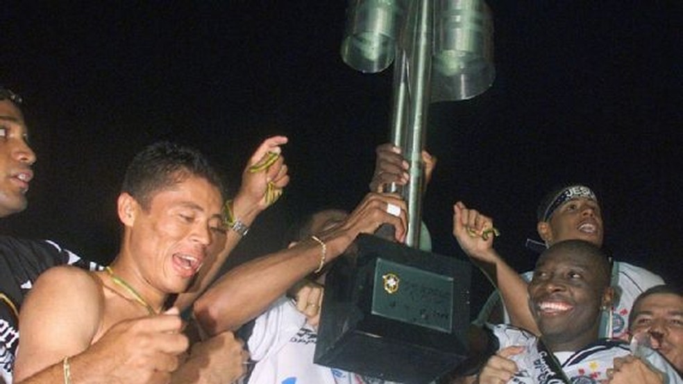 Jogadores do Corinthians comemoram a conquista do Campeonato Brasileiro em 1999  — Foto: Redes sociais 
