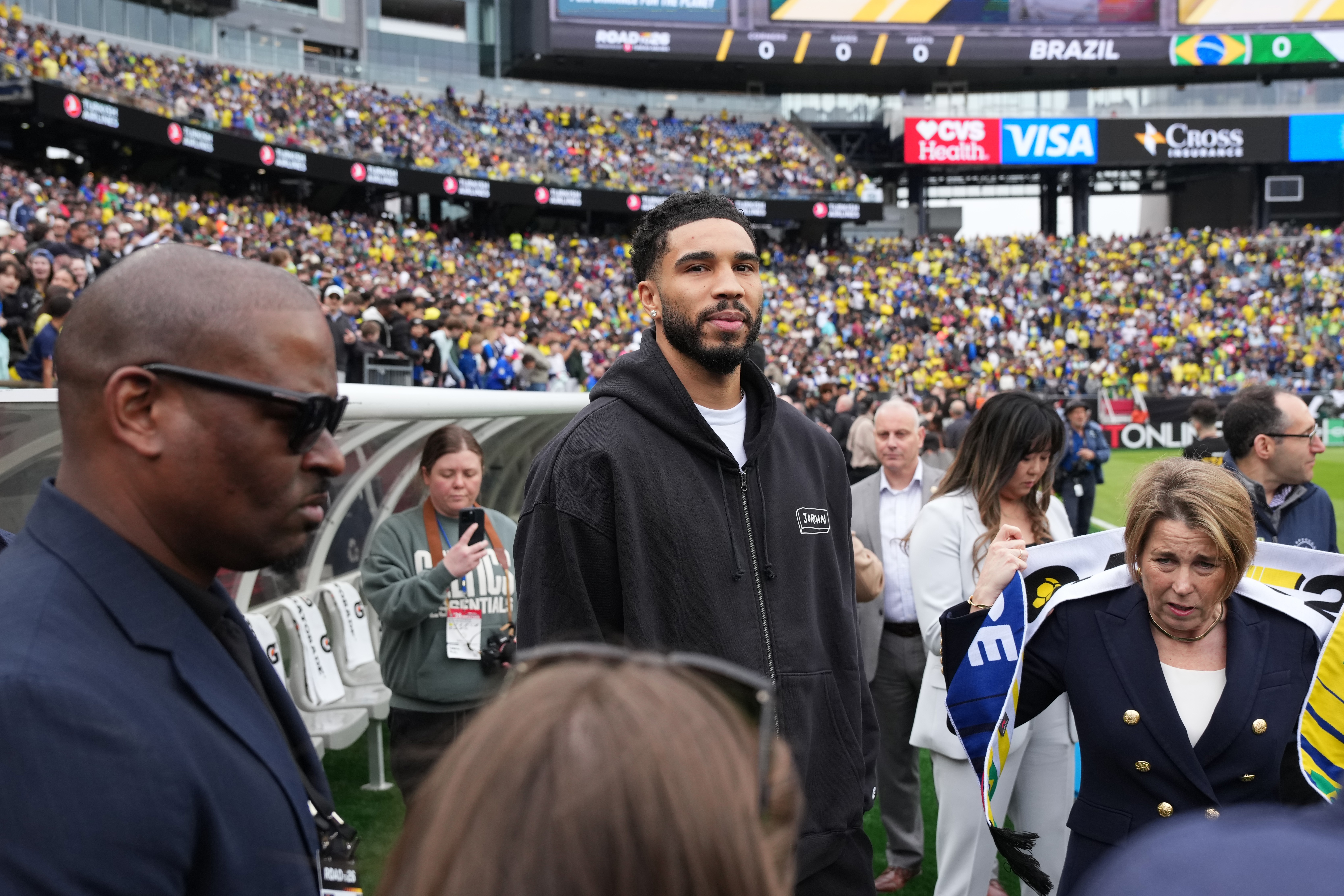Tatum e elenco dos Celtics marcam presença em Brasil x França