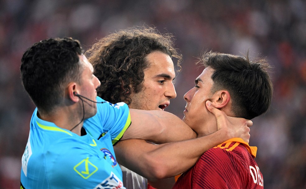 Guendouzi e Dybala discutem em Lazio x Roma — Foto: Alberto Lingria/Reuters