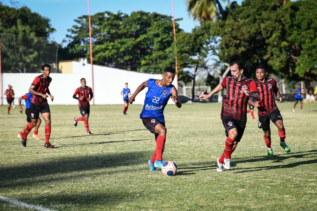 Como ser um jogador de futebol profissional - Douglas Inácio